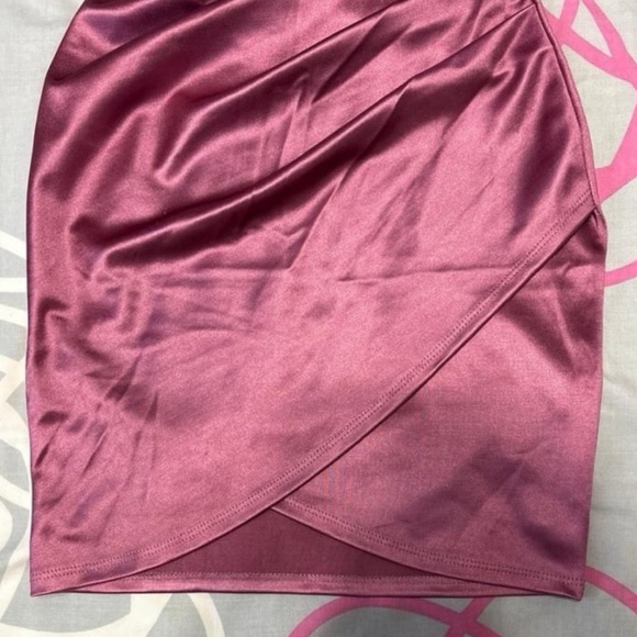 Windsor Mauve Wrapped In Stylish Satin Mini Dress - Picture 3 of 6
